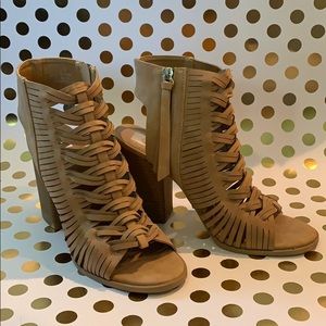 DV brand woven bootie sandals